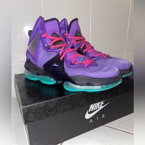 Nike LeBron XIX - size 11